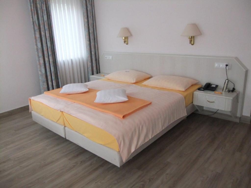 Hotel Garni Classico Aschaffenburg Ruang foto